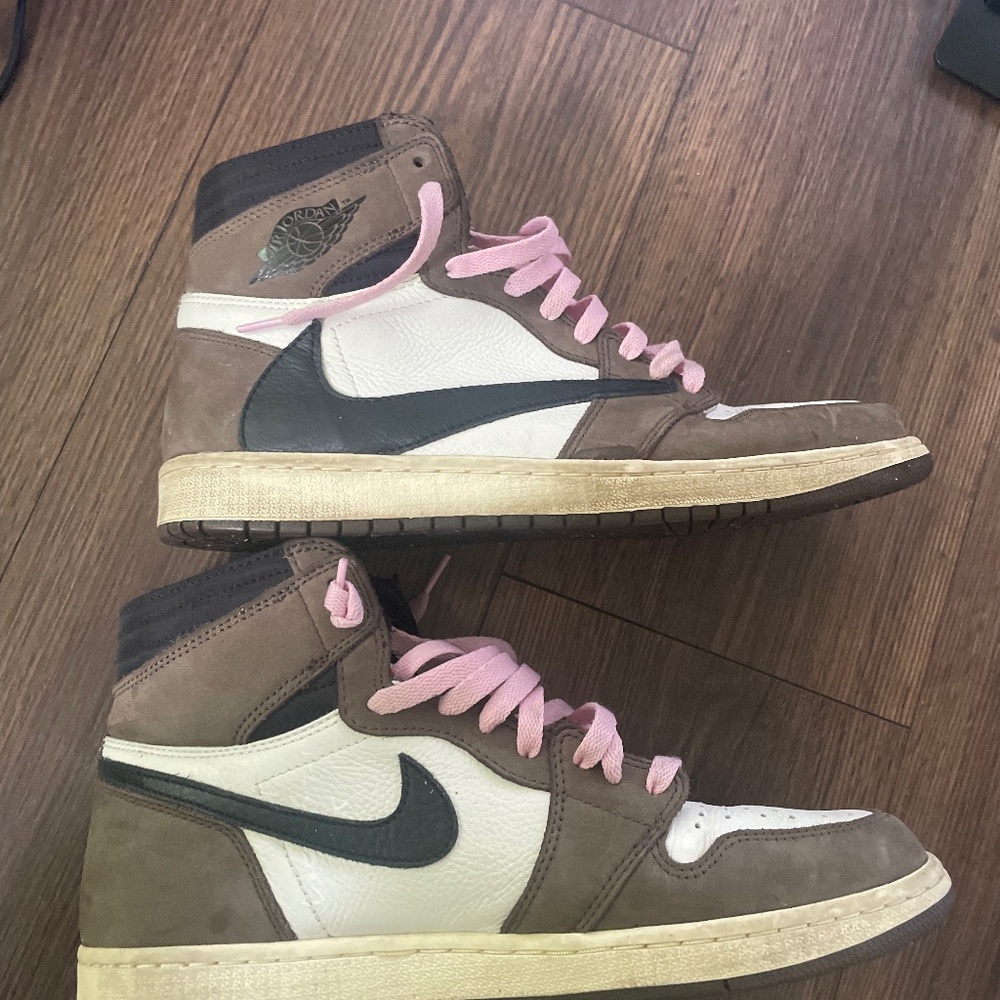 Travis Scott Jordan 1
